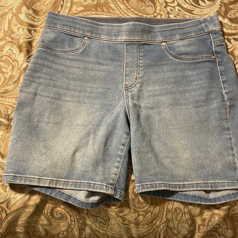New direction blue Jean shorts.